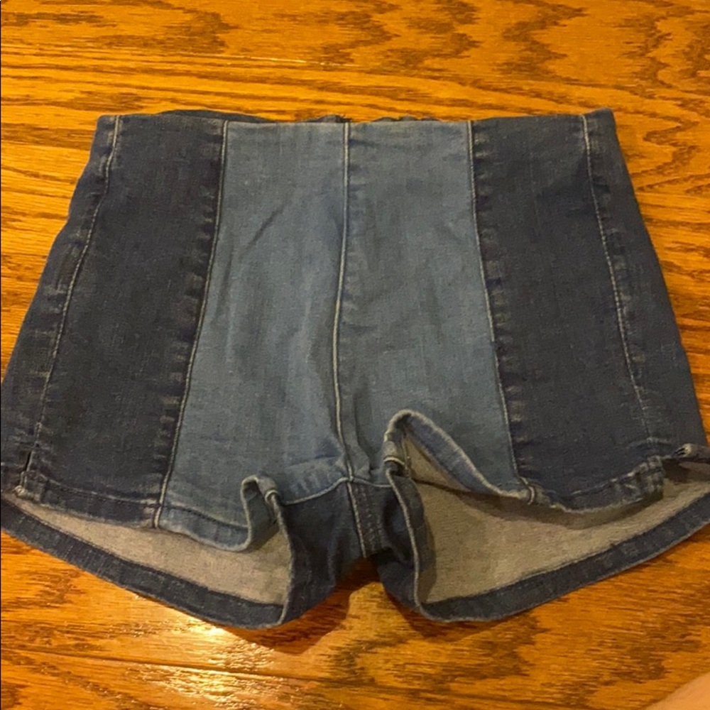 Jean shorts: blue color block